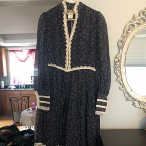 Unique adorable vintage Gunne Sax dress. Size 11.